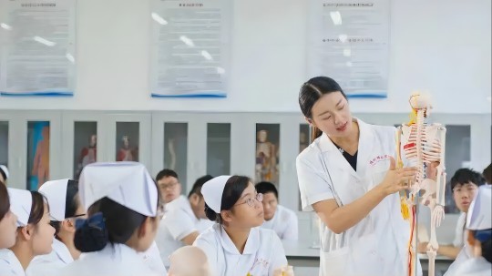 耕耘者 | 王珊珊：教学新秀，医者仁心
